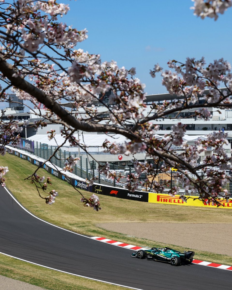 HondaRacingF1's tweet image. Sakura season, trackside 🌸

#F1 #F1JP #JapaneseGP