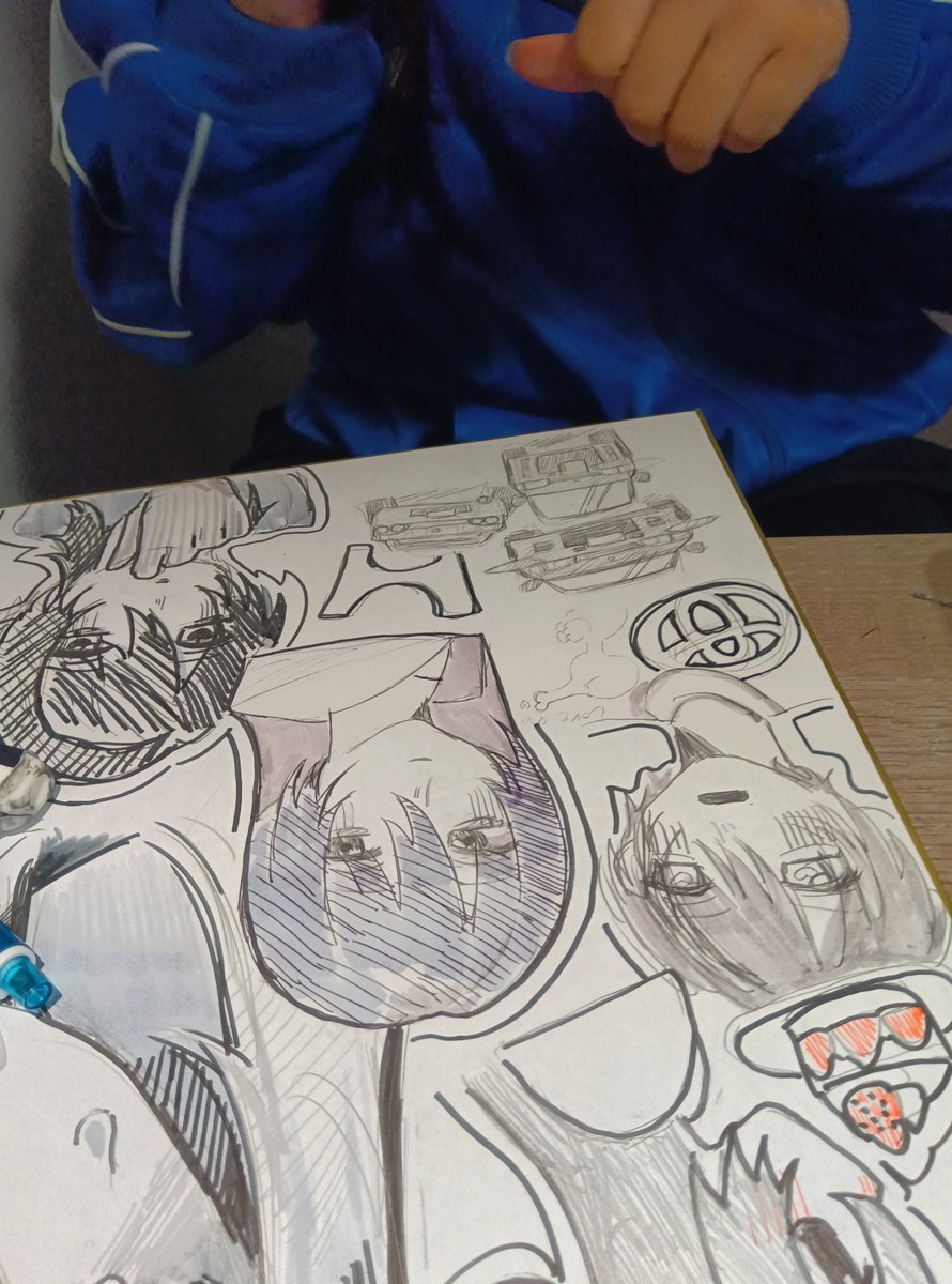 GTRを描いたのに
トヨタとホンダのロゴを描く妹