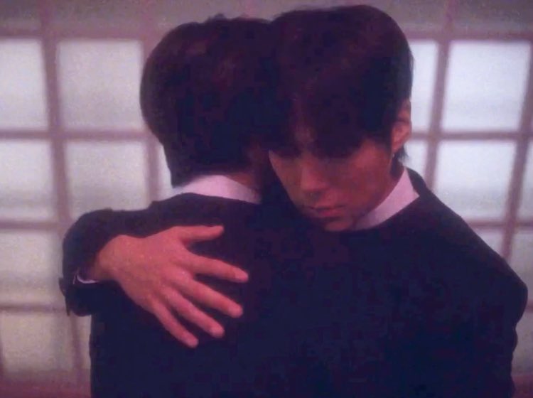 uukikiok's tweet photo. 아니 근데 뮤비에 이런 장면을 넣을거면 미리 공지를 띄워줫어야지 뭐가 이렇게 깜빡이 없이 훅 들어와 (감사하다고요) https://t.co/ZJzewnDYvJ