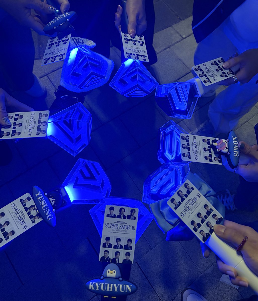 みーな tweet media