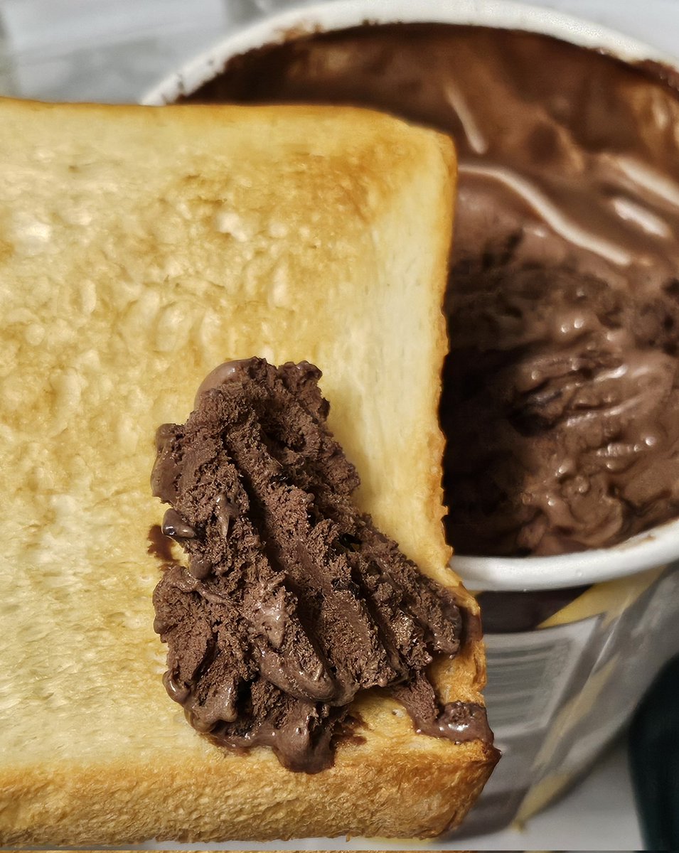 밥 먹는 김이름 (상태:입맛X) tweet media