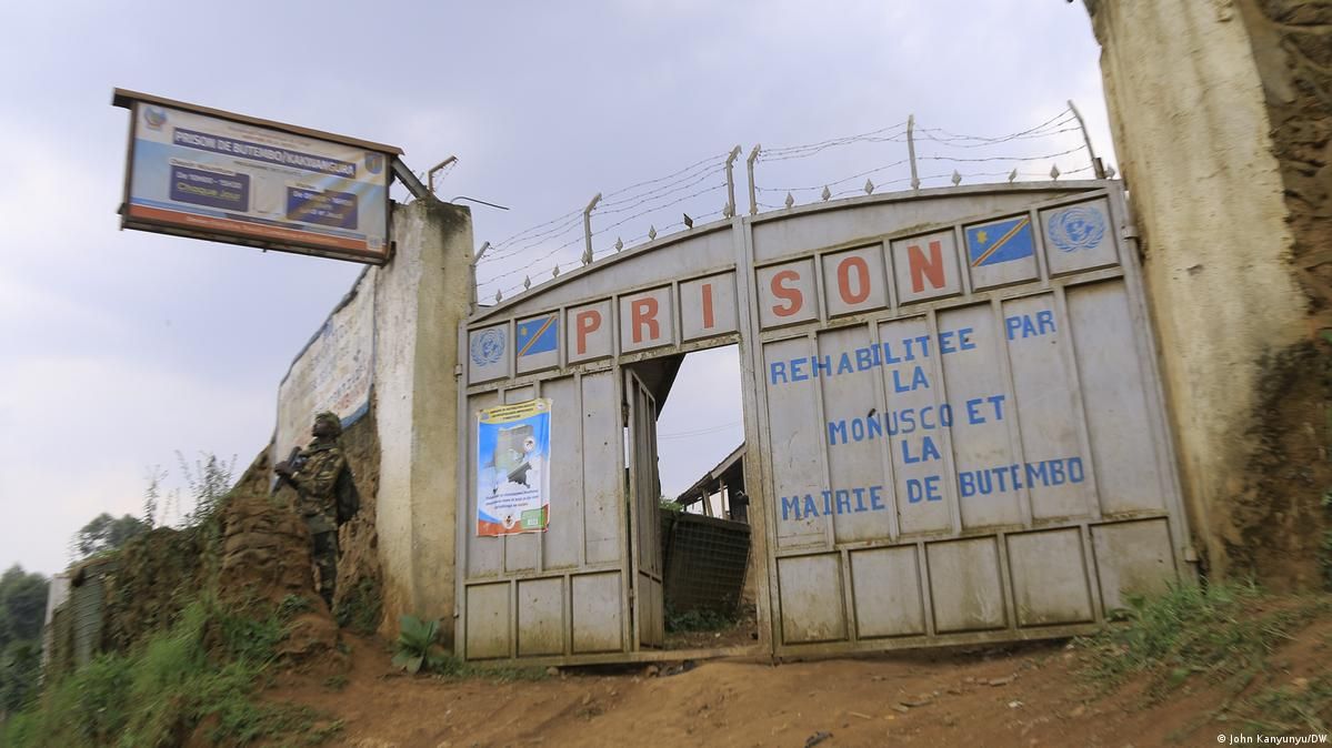 Nord-Kivu : évasion à la prison centrale de Kakwangura à Butembo, 6 évadés dont 1 capturé et 1 tué 

ekanews.cd/nord-kivu-evas…