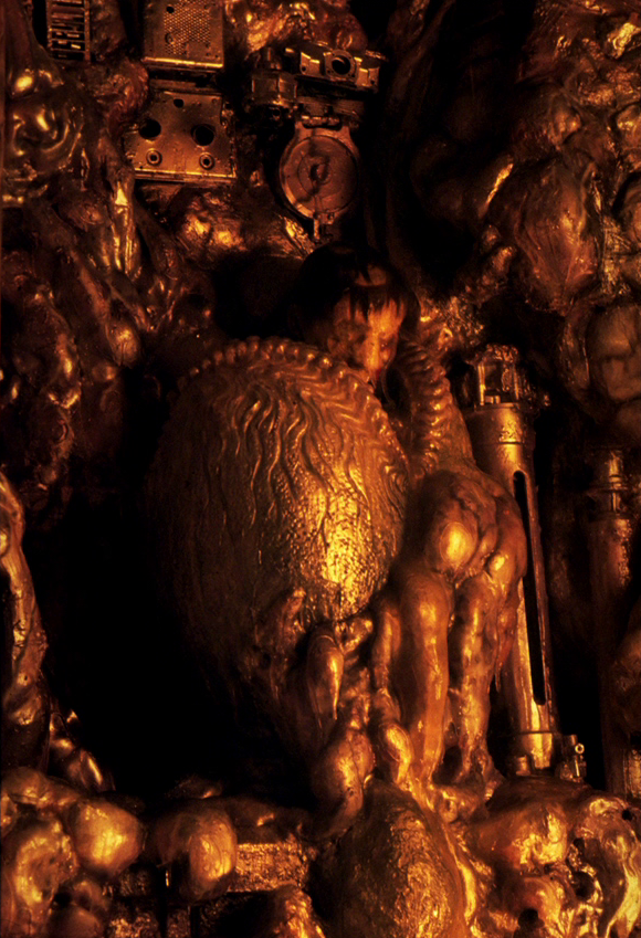 avpgalaxy's tweet photo. Released in 2003, the Alien: Director's Cut made both restored and removed scenes. How do you feel about the way this edition of Alien handled its editing? #Alien #AlienDirectorsCut #SirRidleyScott #TomSkerritt #HarryDeanStanton #Xenomorph #Muthur https://t.co/KLu0b4bVWE