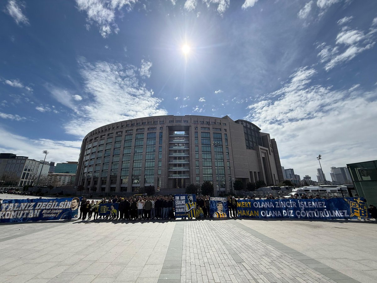 Haksız tutukluluğu son bulan, tekrardan aramıza katılan, ailesi ve sevdiklerine kavuşan kaptanımız Mert Hakan Yandaş’a geçmiş olsun dileklerimi iletiyorum.

HEP BİRLİKTE PAZAR AKŞAMI KADIKÖY’DE GÖRÜŞMEK ÜZERE.