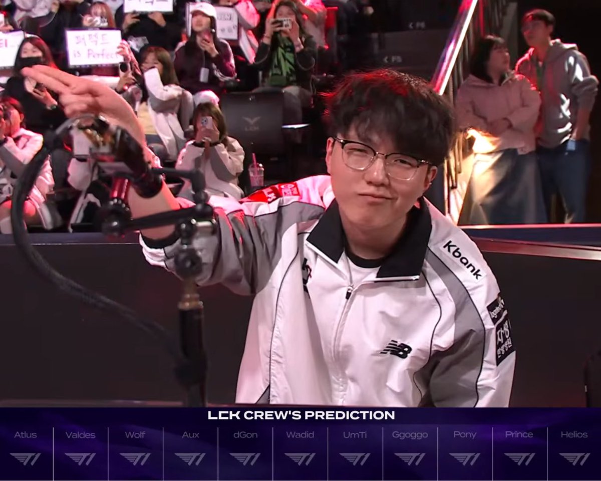 kt tRollster tweet media