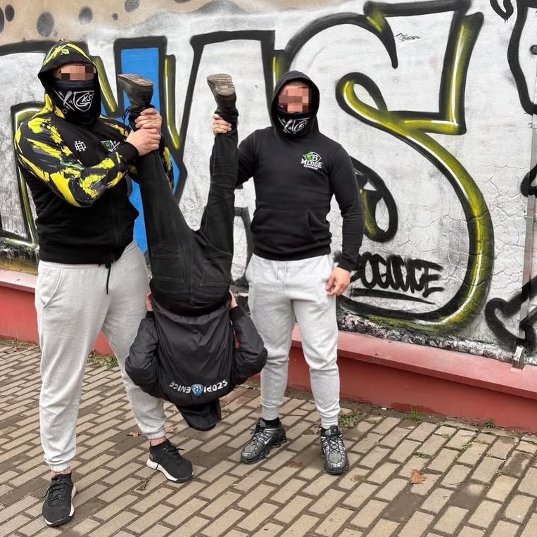 𝐂𝐚𝐬𝐮𝐚𝐥 𝐔𝐥𝐭𝐫𝐚 𝐎𝐟𝐟𝐢𝐜𝐢𝐚𝐥 tweet media