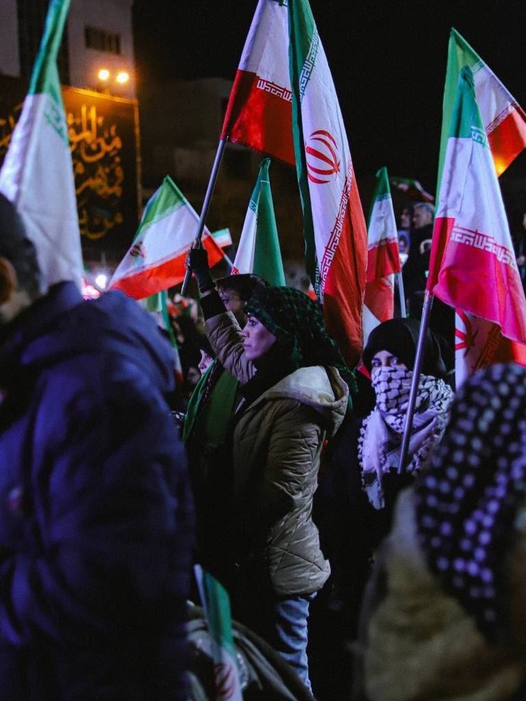 بانوی روستا tweet media