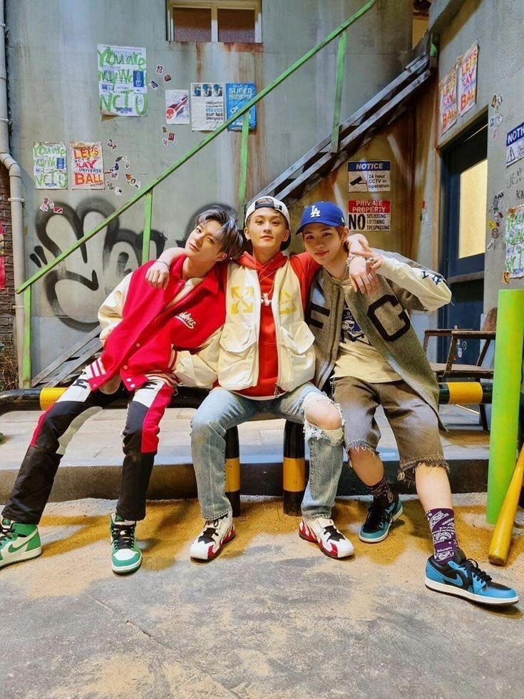 たろとも tweet media