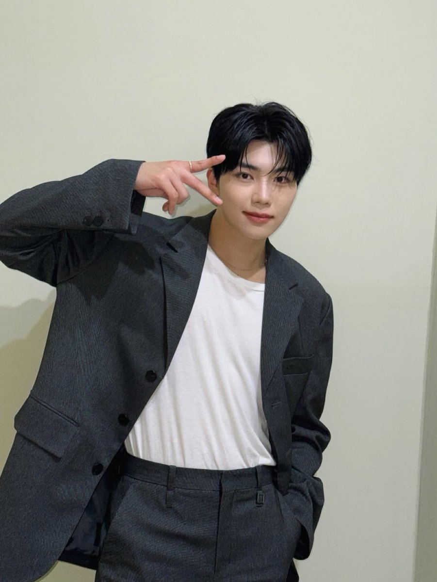 ً꧁☆ðMɪÁW☆꧂ tweet media