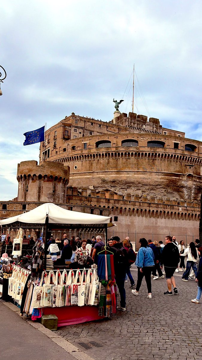 𝑳𝒂𝒖𝒓𝒂 𝑪𝒉𝒊𝒄𝒂 ☆ tweet media