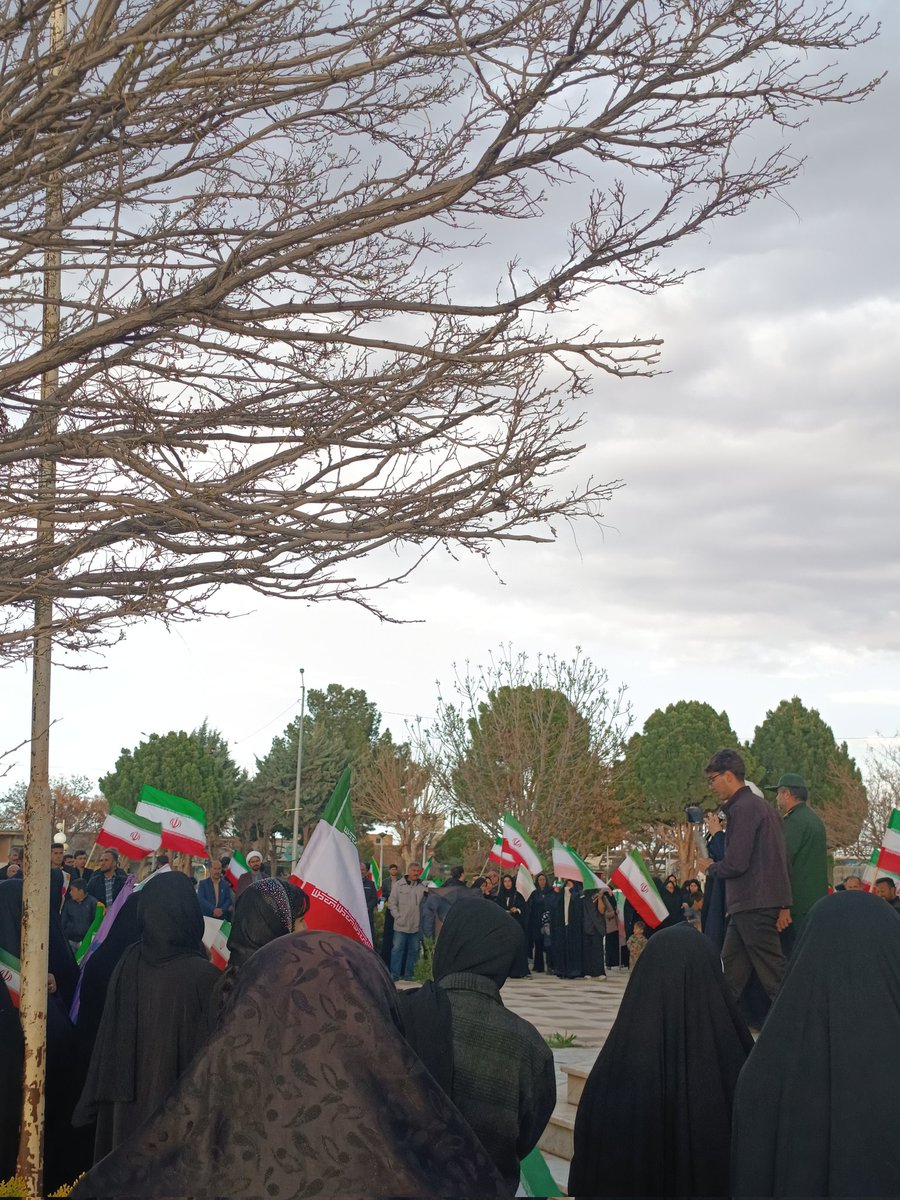 این صحنه‌ها فقط تصویر یک روز نیست؛ روایت ملتی است که تصمیم گرفته تا پایان مسیر، استوار بماند
#تا_پای_جان_برای_ایران
#پیروزی_وعده_صادق