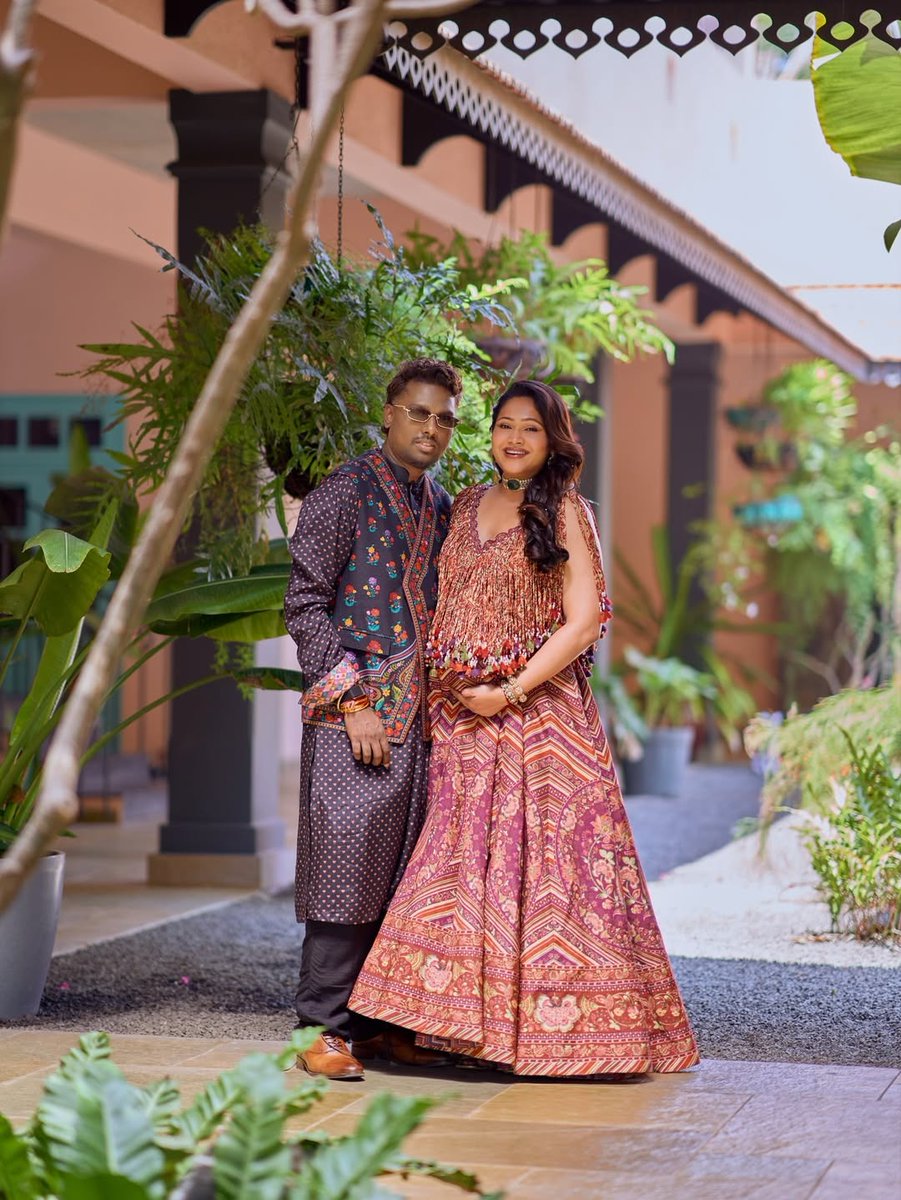 ThamizhPadam's tweet image. A new chapter begins. Wrapped in love, joy &amp;amp; a little miracle on the way 🤍✨ #Atlee #PriyaAtlee #BundleOfJoy #ComingSoon #LittleMiracle #Thamizhpadam