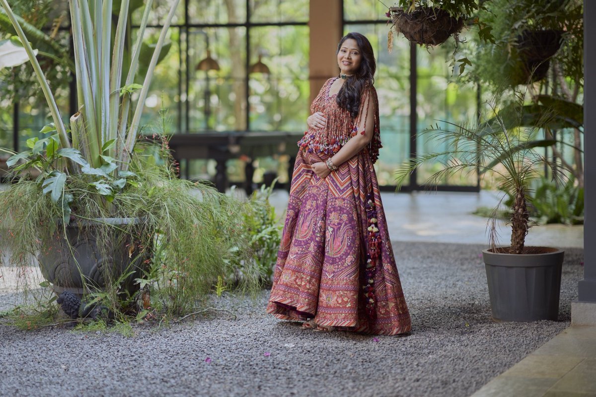 ThamizhPadam's tweet image. A new chapter begins. Wrapped in love, joy &amp;amp; a little miracle on the way 🤍✨ #Atlee #PriyaAtlee #BundleOfJoy #ComingSoon #LittleMiracle #Thamizhpadam