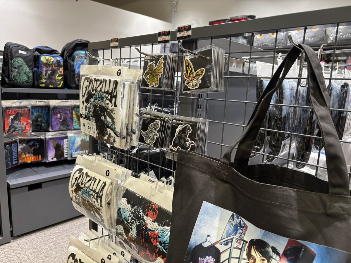 ゴジラ・ストアUmeda tweet media