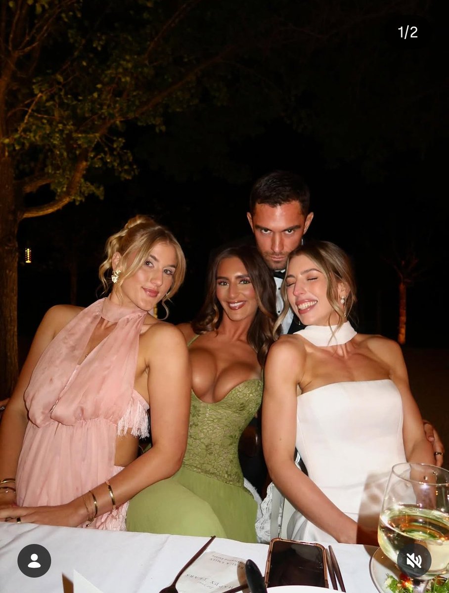 TastefulLindy tweet media