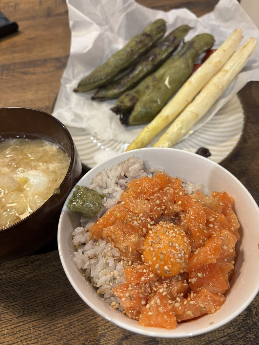 まきろん tweet media