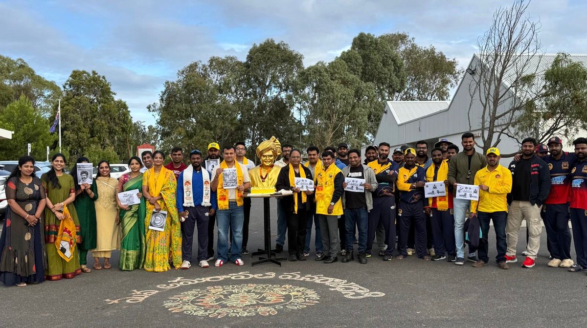 Tdp_Melbourne's tweet photo. ప్రజారాజధాని అమరావతికి చట్టబద్ధ గుర్తింపు లభించిన  సందర్భంగా, TDP Melbourne మరియు కూటమి సభ్యులు ఐక్యంగా కలిసి Melbourne lo సాంప్రదాయ ముగ్గులతో “మన అమరావతి మన రాజధాని” అని ఆవిష్కరిస్తూ తమ ఆనందాన్ని ఘనంగా వ్యక్తం చేశారు.
@naralokesh @ncbn @JaiTDP @iTDP_Official https://t.co/mSmBI3KGxJ