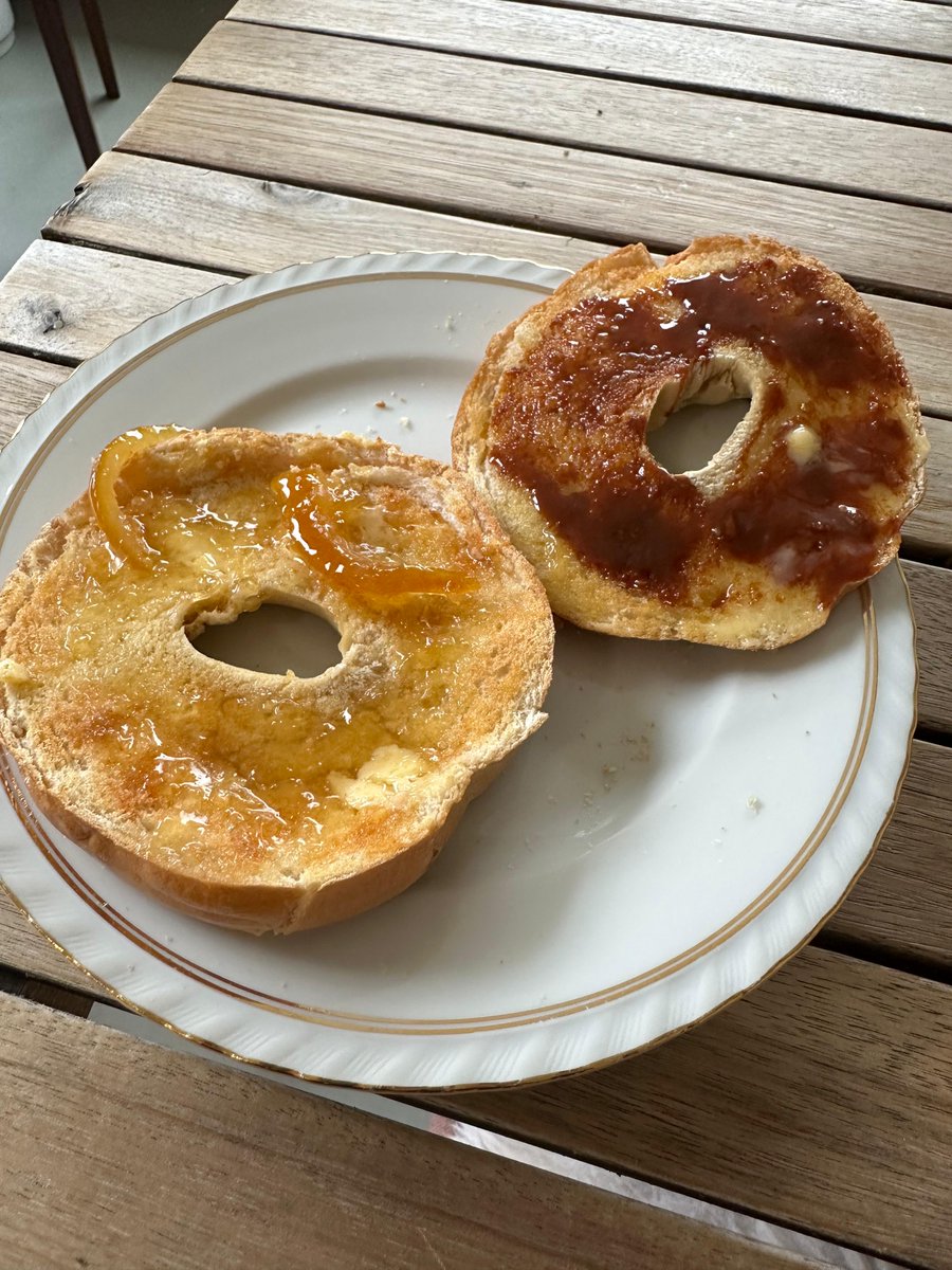 Danny Robins tweet media