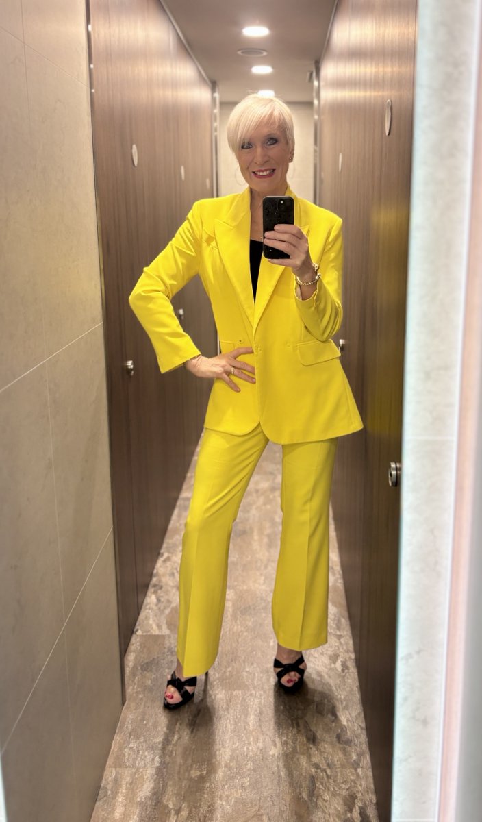 Dawn Neesom tweet media