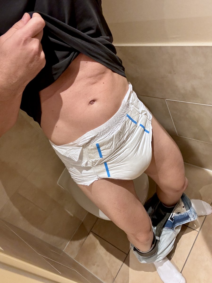 DiaperTwink97's tweet photo. What a place for a diaper check 😂
#abDL #DL #gayabdl #diaperlover #diaperfetish https://t.co/wwwHTBxzSr