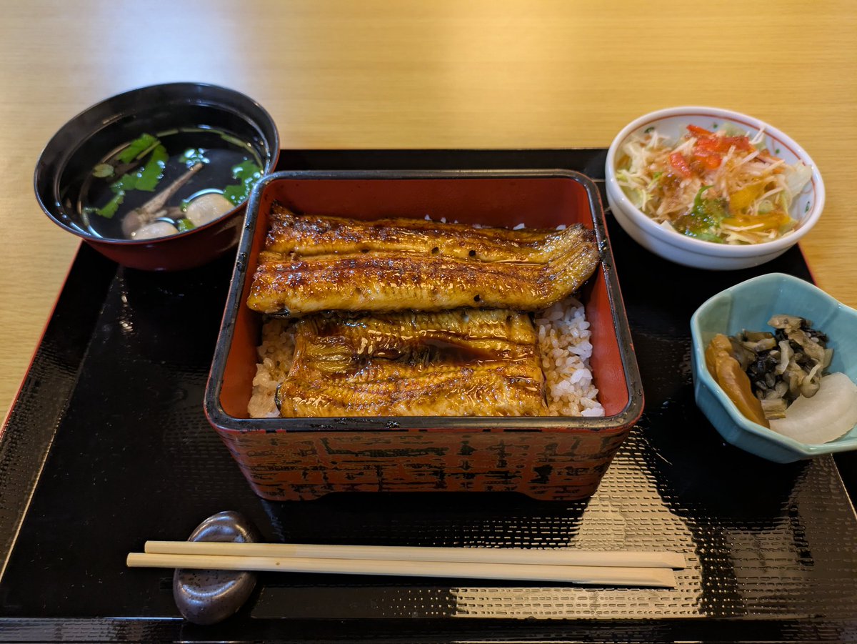 うちの近くの鰻屋さんに初めて入ってみました、美味しかったです。