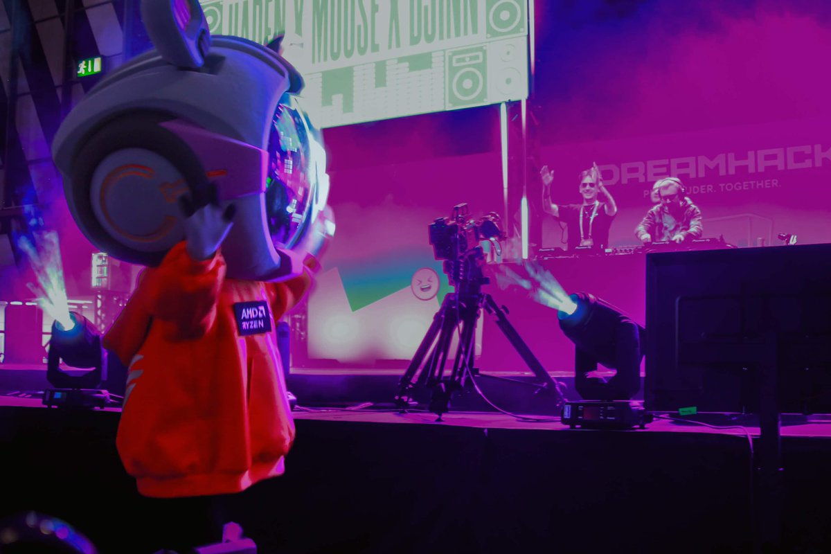 TheMexicanMoose's tweet photo. IT IS TIME!

Huge thanks to @DreamHack and @xboxuk for inviting me, @ThisIsHaden and @djinnbanter to play at the very first DreamHack Birmingham!

Watch the full B2B2B set back 👉 https://t.co/X8LDn3MHjo

#Ad/#Invite https://t.co/4hfBY5jQju