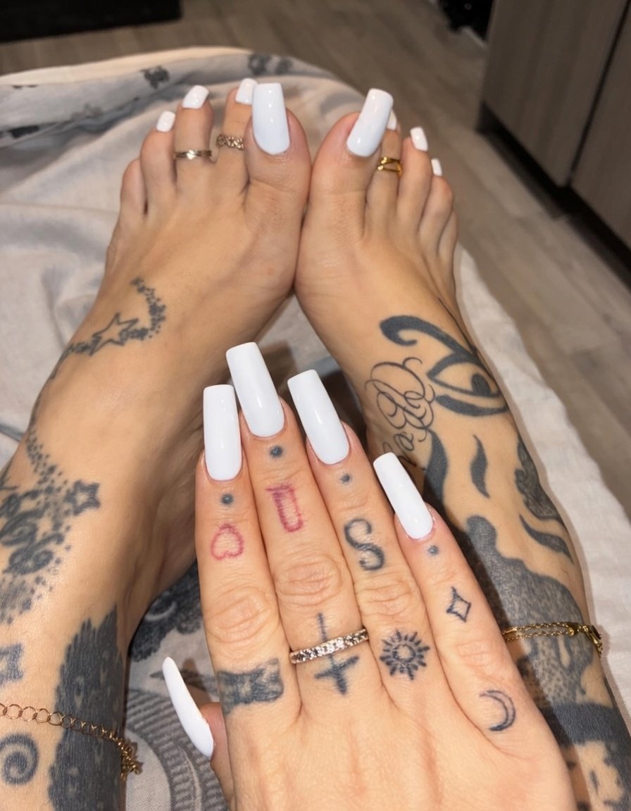 White Toes Daily 👣🤍 tweet media