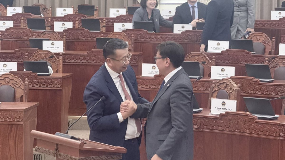 Пүрэвсүрэнгийн Наранбаяр tweet media