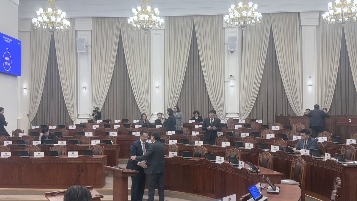 Пүрэвсүрэнгийн Наранбаяр tweet media