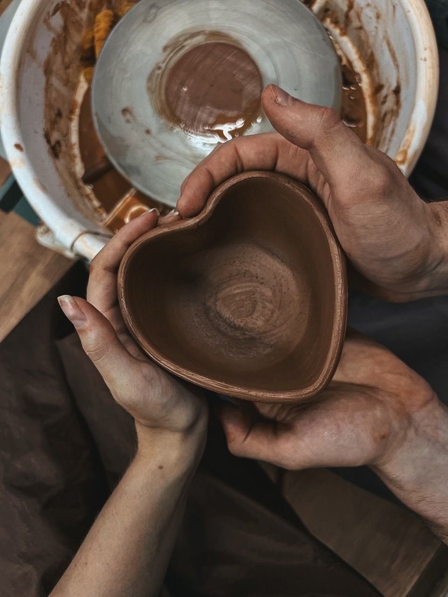 OC34N3Y3's tweet photo. ᅠᅠ
ᅠᅠ
#MATTSTAGRAM
❥ ⸺ 02.04.2026 ⡐ ღ
Yesterday he took me on a date. We made a bowl. I was a bit clumsy at it, but I had a good teacher. AND he asked if I would be “his,” and I said “yes”
♡ https://t.co/vYIeeMcGwq