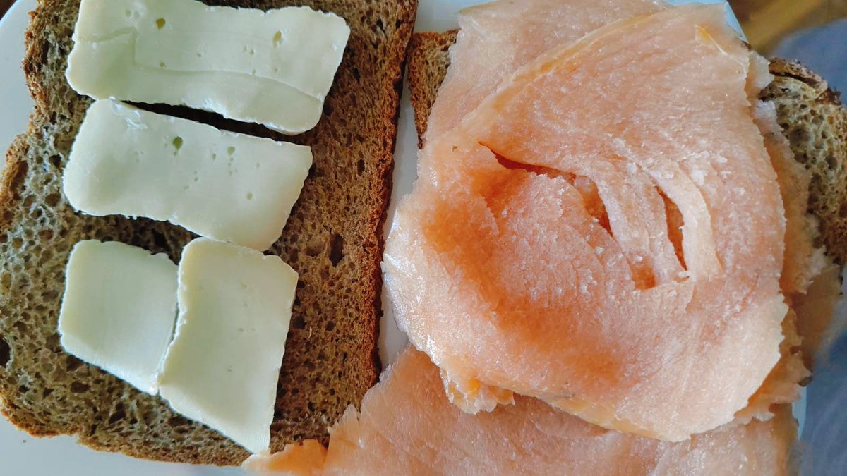 ParamjeetBerwal's tweet image. #CamembertCheese #ryebread #ham #coldSalmon
