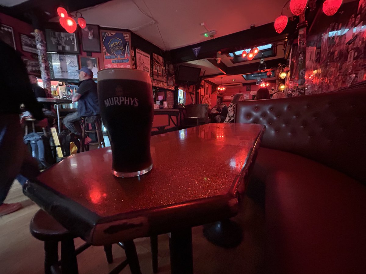 PubsSaving's tweet image. The Dublin Castle, Camden. Enjoyed a nice pint of Guinness on a recent visit. One of my favourite pubs in London. Proudly independent. Lots of musical history in this one pub! 🎶 #camden #livemusic #pubs #blur #supergrass #madness