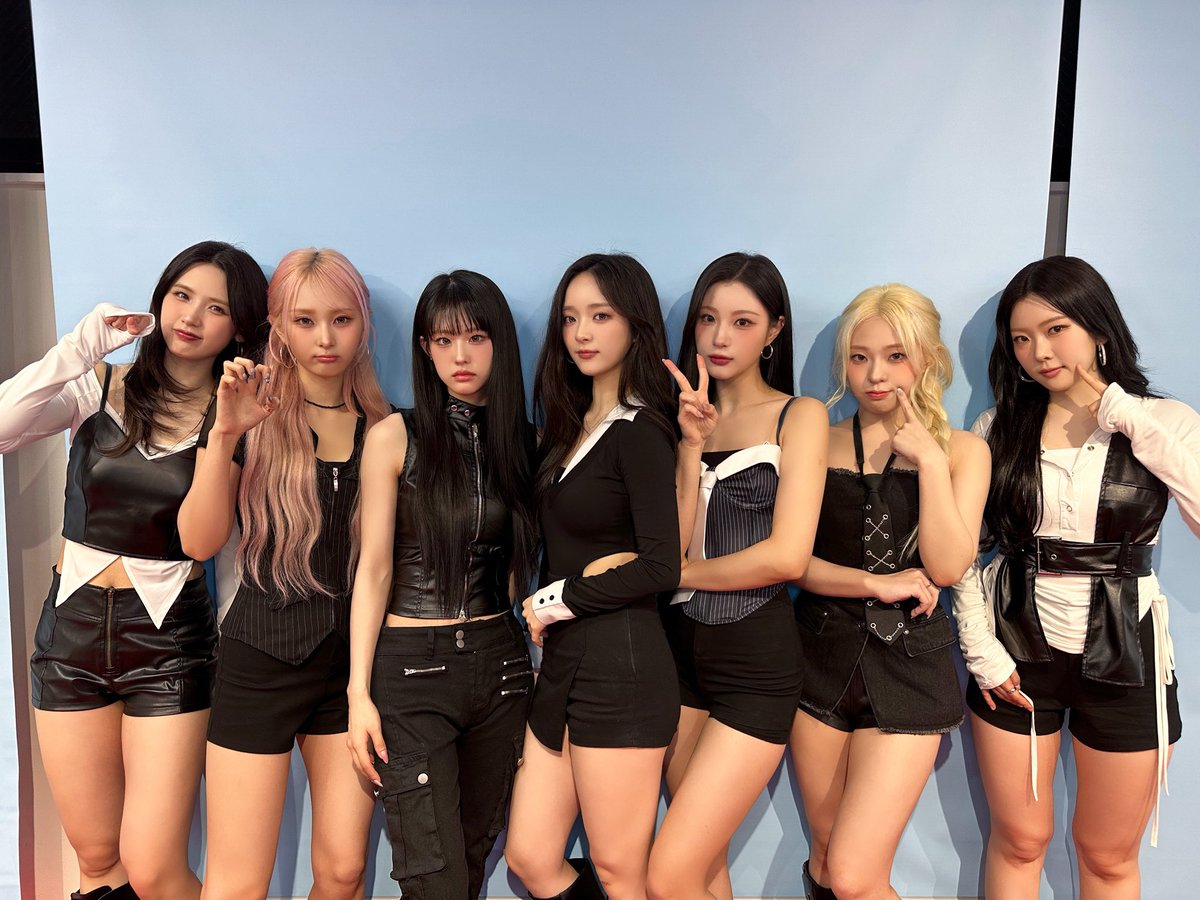 💌🌕🌱🧸🦋🐰🐳🦊💌

ICHILLIN’ IN FC LIVE, 1 DAY 🖤

#ICHILLIN #아이칠린 #FCLIVE_TOKYO_HALL