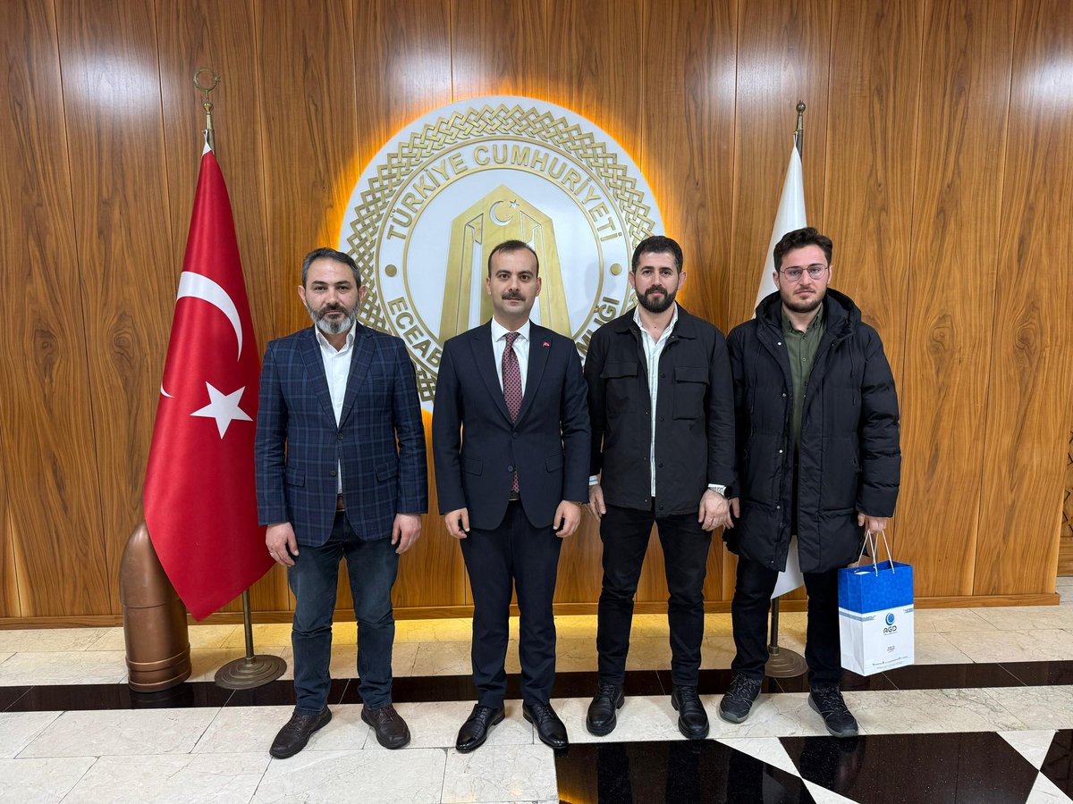 “Şube Başkanımız Muhammet Sezgin ve yönetim kurulumuzdan arkadaşlar Çanakkale Eceabat İlçe Kaymakamı Kerem YENİGÜN  beyi makamında ziyaret ettiler. 

Nazik kabulleri için kendilerine teşekkür ederiz.”