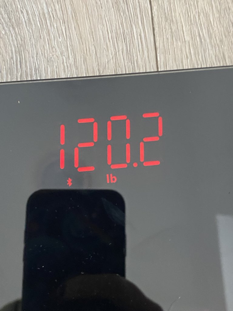 Right okay how did I lose 2.4lbs AFTER a massive binge all I did was go for a shit ANYWAYS I HAVENT WEIGHED THIS SMALL SINCE MAY LAST YEAR AT 120.4LBS WOOO