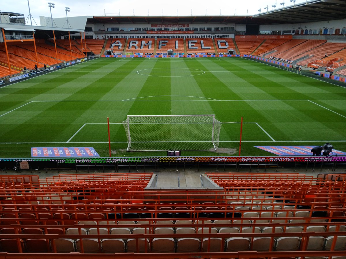 Mark Shuttleworth tweet media