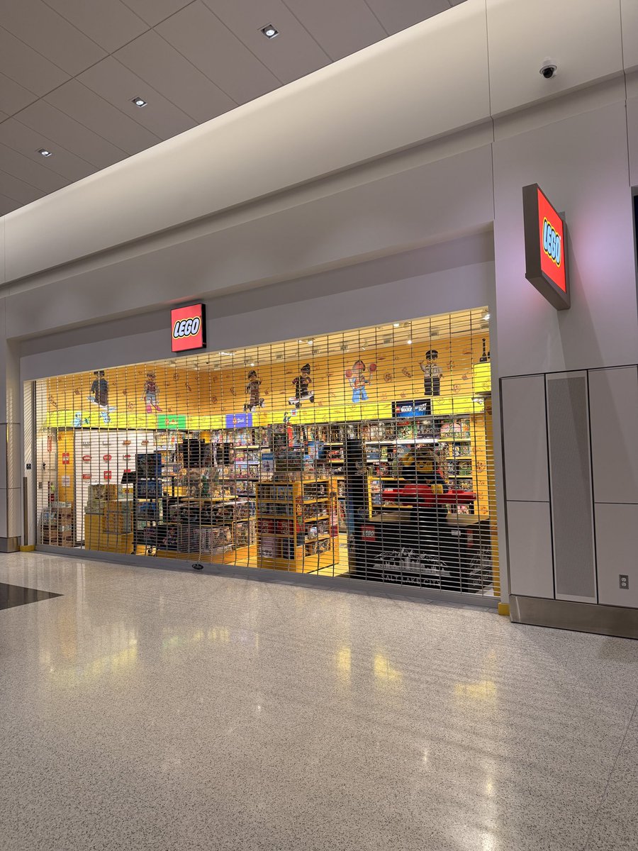 No way my gate is right by the LEGO store 
<a href="/LEGO_Group/">LEGO</a>