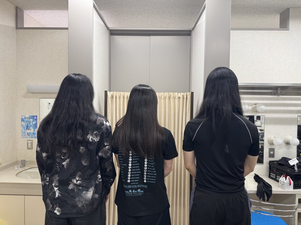 #源minamoto 

本日初日が無事あけました！

ロン毛3兄弟で写真撮りましたー
怪我なく明日からも頑張るぞ💪( ˙꒳​˙💪)