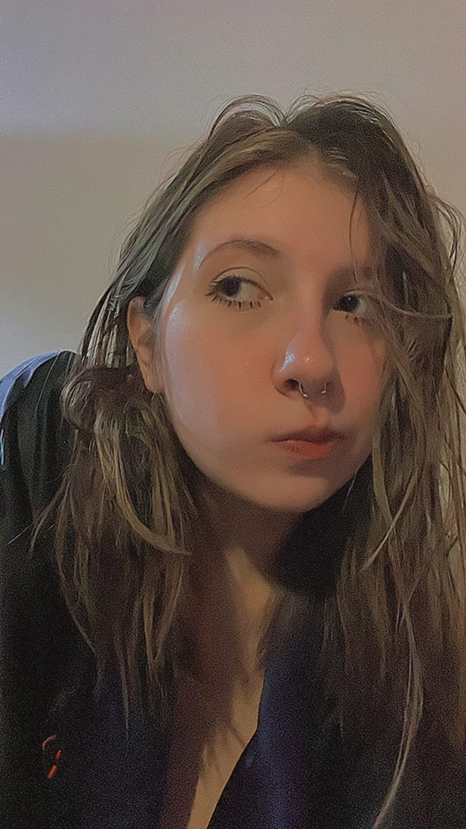 Laurinha tweet media