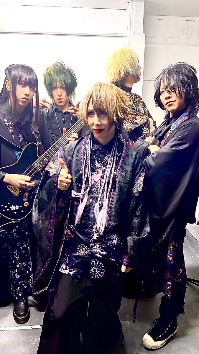 2026.4.3@浦和ナルシス

Thank you 

【SET LIST】
1.  乱世夢想
2.  天照
3. 閃光花火
4. 乱世夢想 弐
5. サクラグラフィー

next 4.25@川崎セルビアンナイト