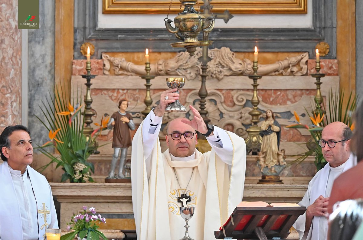 Exercito_pt's tweet image. ✝️ Fé e União na Escola das Armas

⛪ A Escola das Armas, em Mafra, foi palco da Missa Pascal, um momento profundo de reflexão e união presidido pelo Bispo das Forças Armadas e das Forças de Segurança, D. Sérgio Dinis. 

Desde sempre a honrar Portugal!
#ExércitoPortuguês #EA