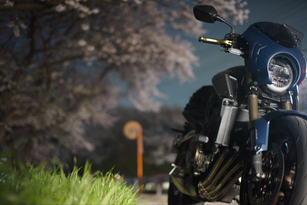 mini03045116's tweet photo. 夜桜行ってきました♪
#CB650R
#鍋田川 https://t.co/W4fWrnMnwk
