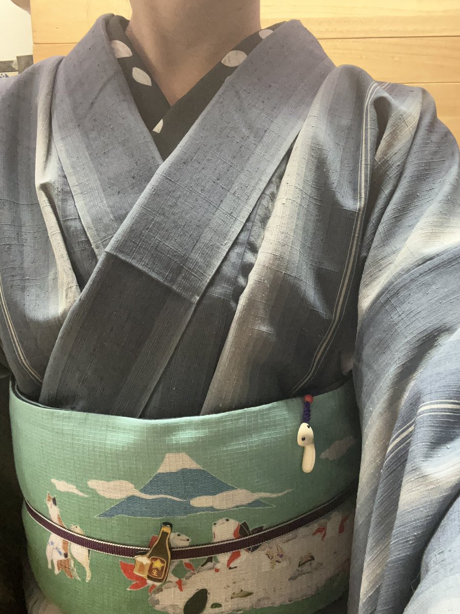 居酒屋べろん丁、#着物コーディネート
かつお縞(初鰹ですね！)の紬に貝の半衿、somepri半巾帯は国芳金魚の風呂の図、
＠kanakogofuku さんのビール帯留とおたまじゃくしの根付を合わせました。

神楽坂AKOMEYAにて開店中🍺
4/3金〜4/8水11:00〜20:00(最終日は17時まで)