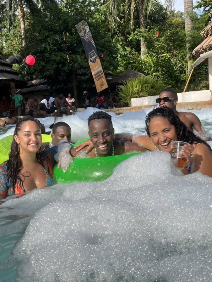 Christie tweet media