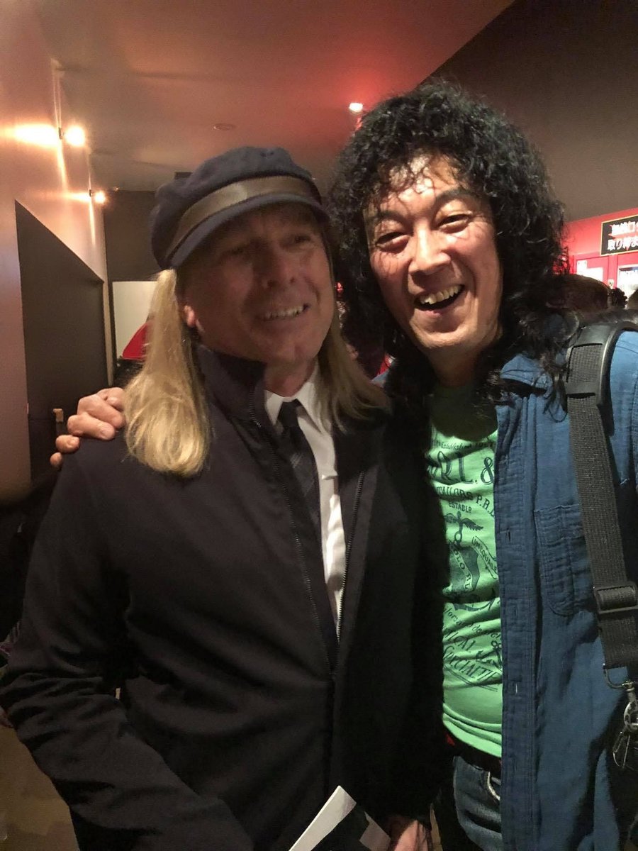 mrjimmyfp's tweet image. 先日、久々にF1日本GPを観て"In This Country"を聴いたので次の #FBF はこの方にしようと思っていました

2018年 Cheap Trick Zepp Tokyo公演にてロビン・ザンダーと