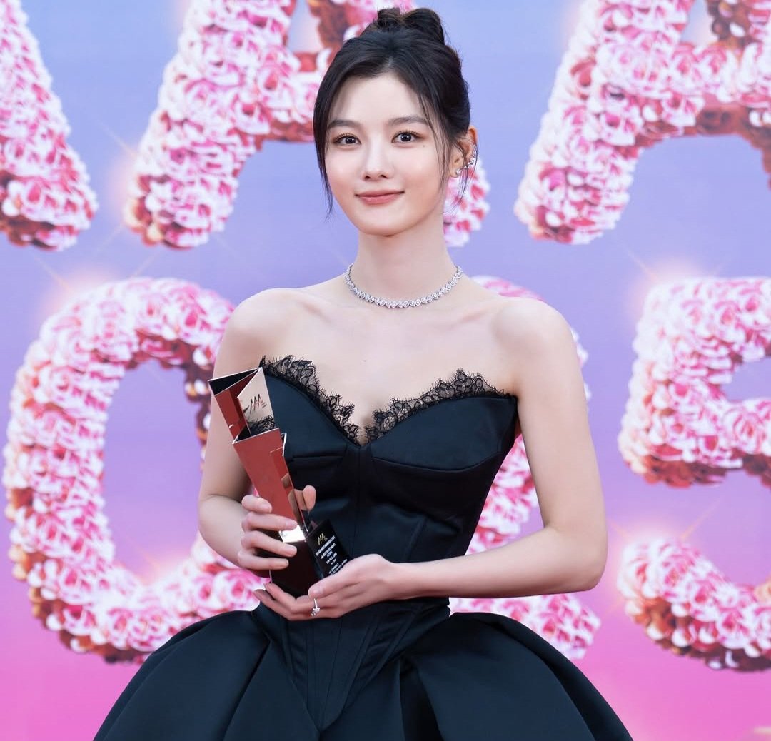 YouYoojung tweet media