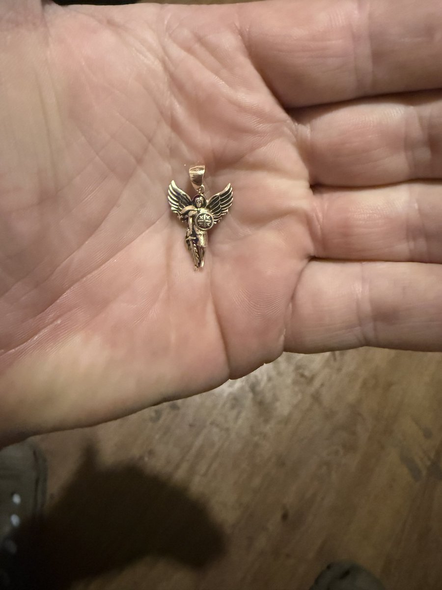 Дмитро tweet media