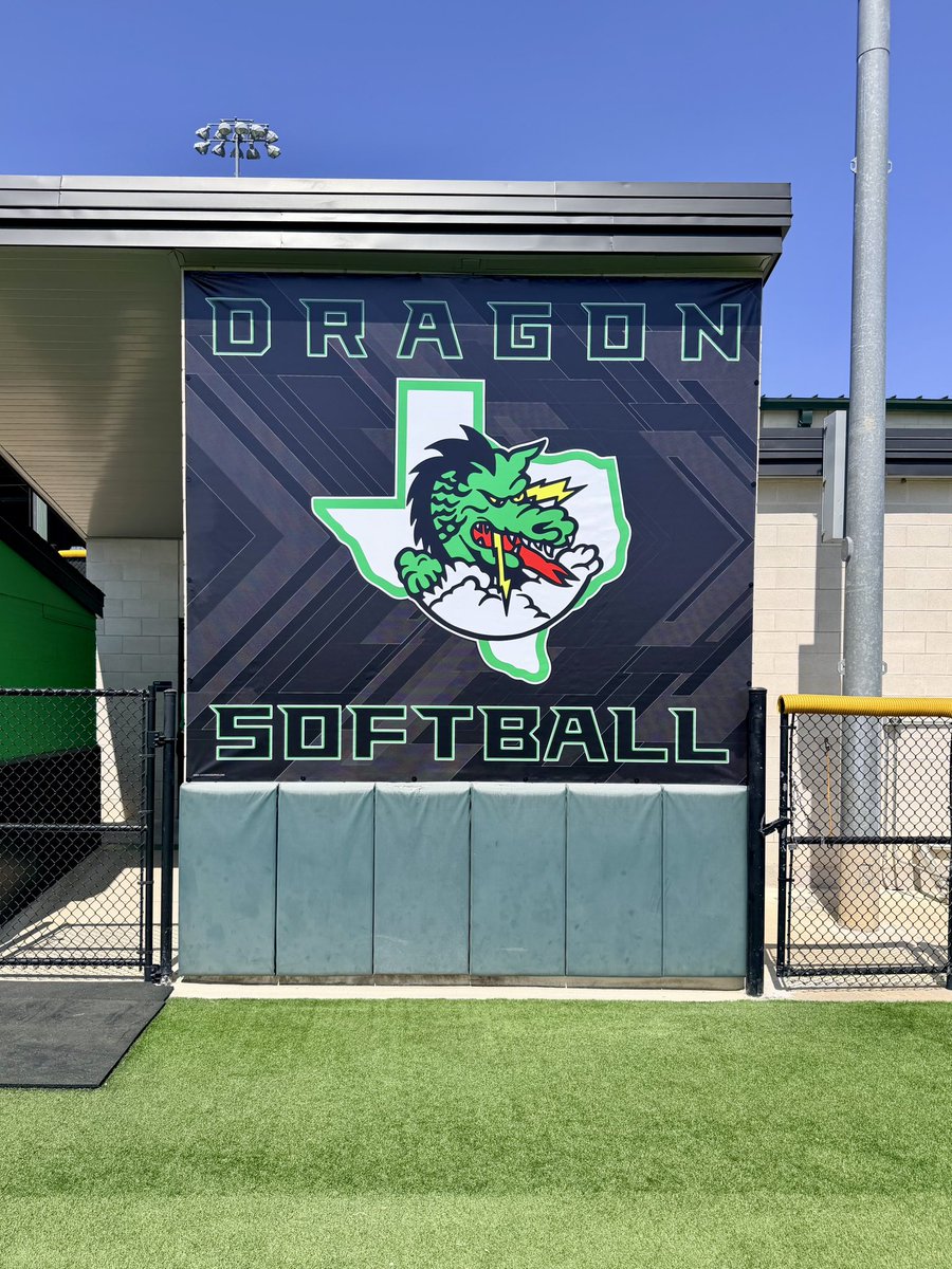 Waterboy_Miles's tweet image. Not every @waterboy_tx project is a full campus overhaul.

Sometimes it’s about turning overlooked space into something bold—like this transformation at Carroll HS. 

#WaterboyGraphics #WeBrandBig #WhenCultureMatters #CampusBranding #SchoolBranding #Branding #ProtectTheTradition