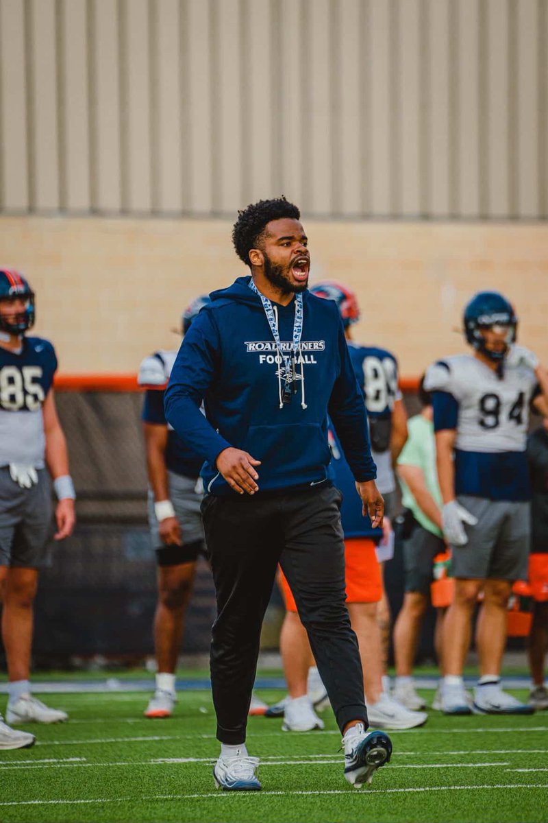 Coach Joey Moss tweet media