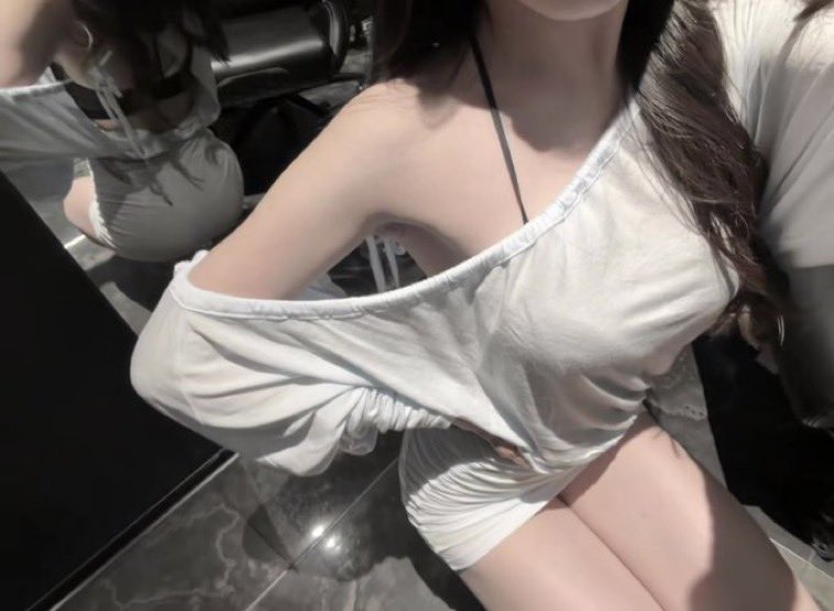 Alice95233's tweet photo. 就这样能让你们起飞吗？ #伦敦 #伦敦交友 https://t.co/jdkCtDSKMf